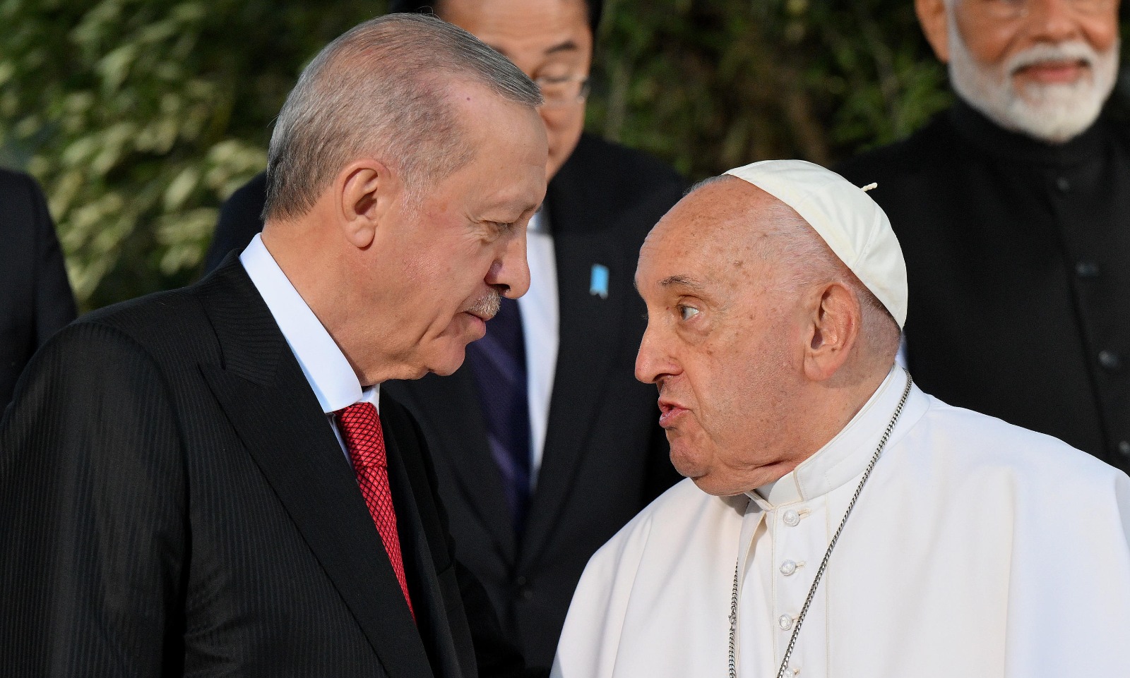 Erdogan detta la linea a Bergoglio. Se questo è un Papa