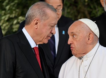 Erdogan detta la linea a Bergoglio. Se questo è un Papa