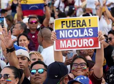 Venezuelani di nuovo in piazza per la democrazia