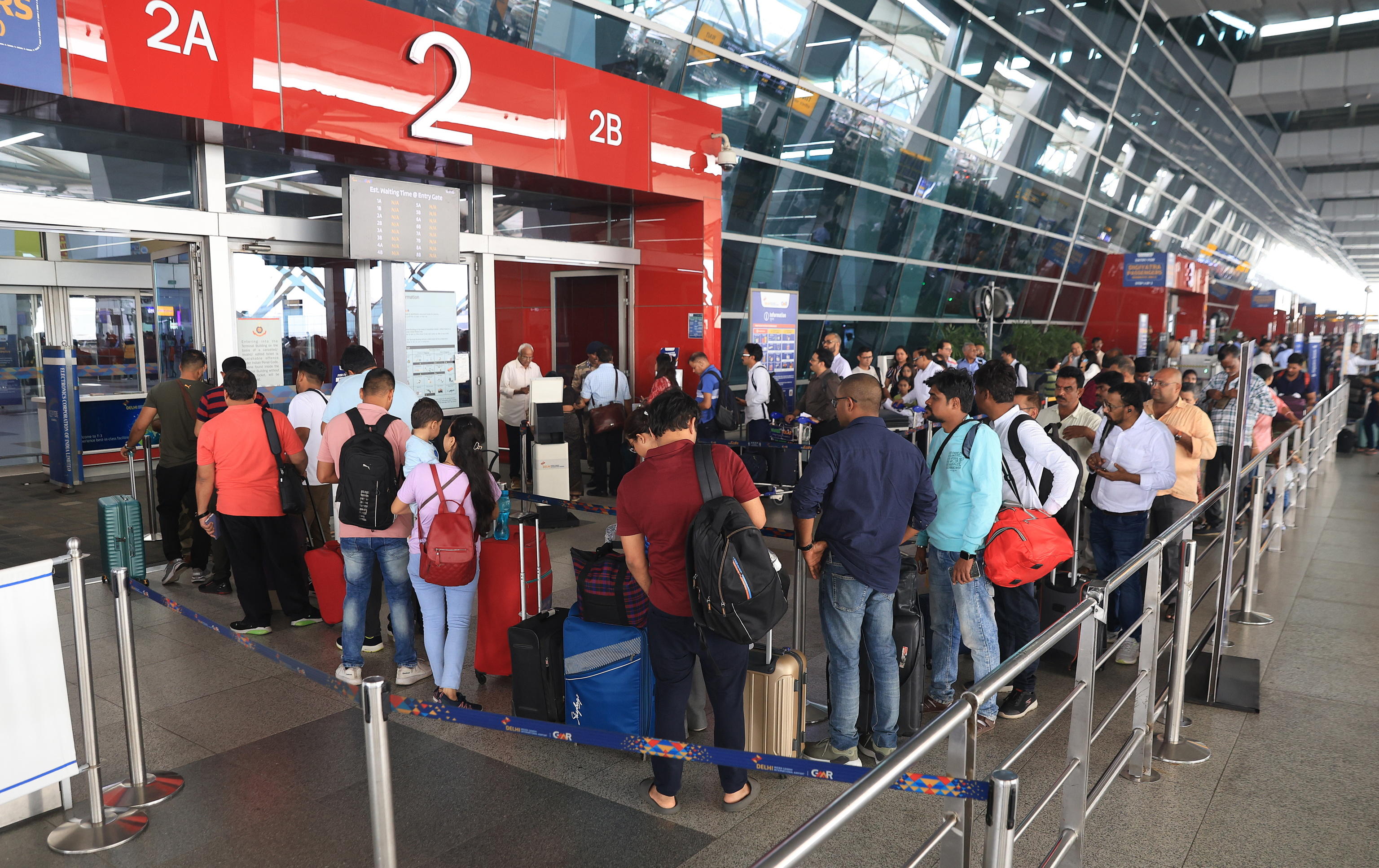 Avviso ai viaggiatori, ritorna il limite dei 100 ml