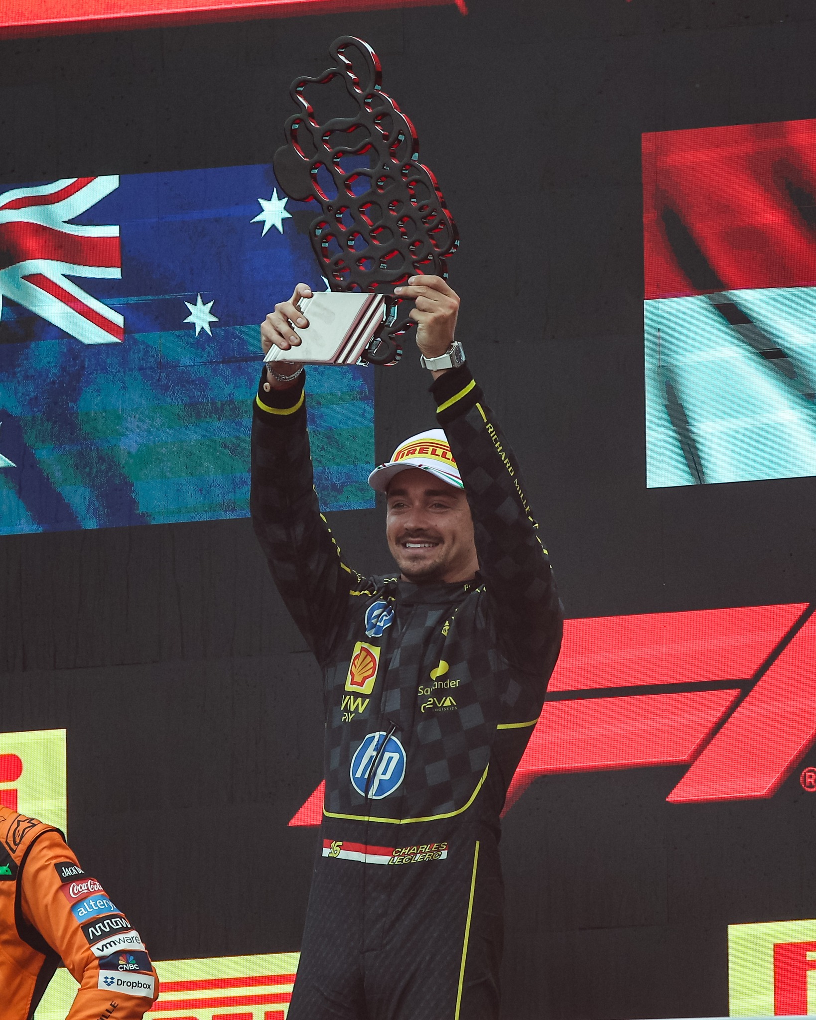 Leclerc trionfa a Monza, Ferrari masterclass