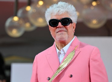 Venezia 81: il Leone d’Oro a Pedro Almodóvar, l’Argento all’italiano Vermiglio