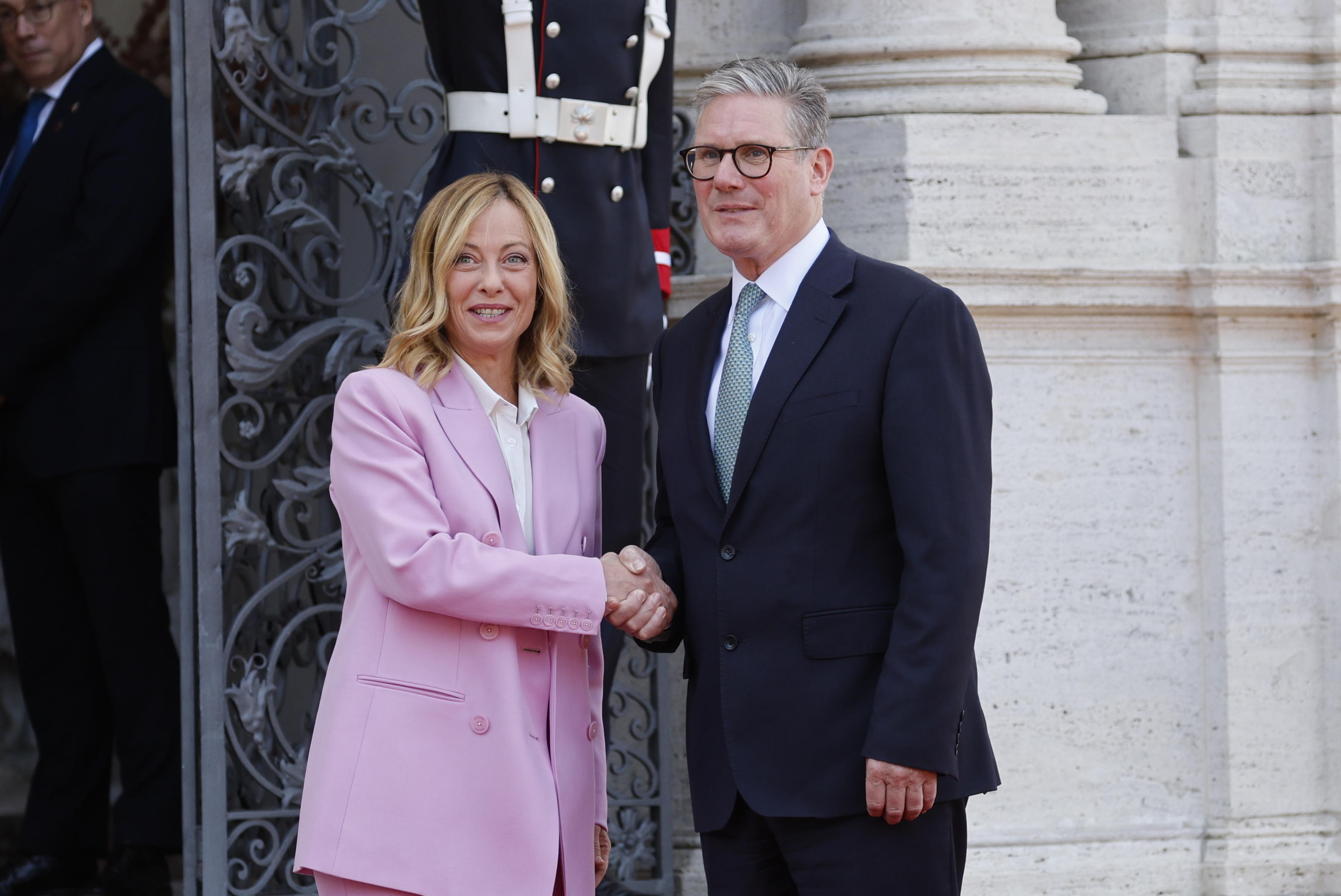 Meloni e Starmer, l’incontro sulla protezione dei confini