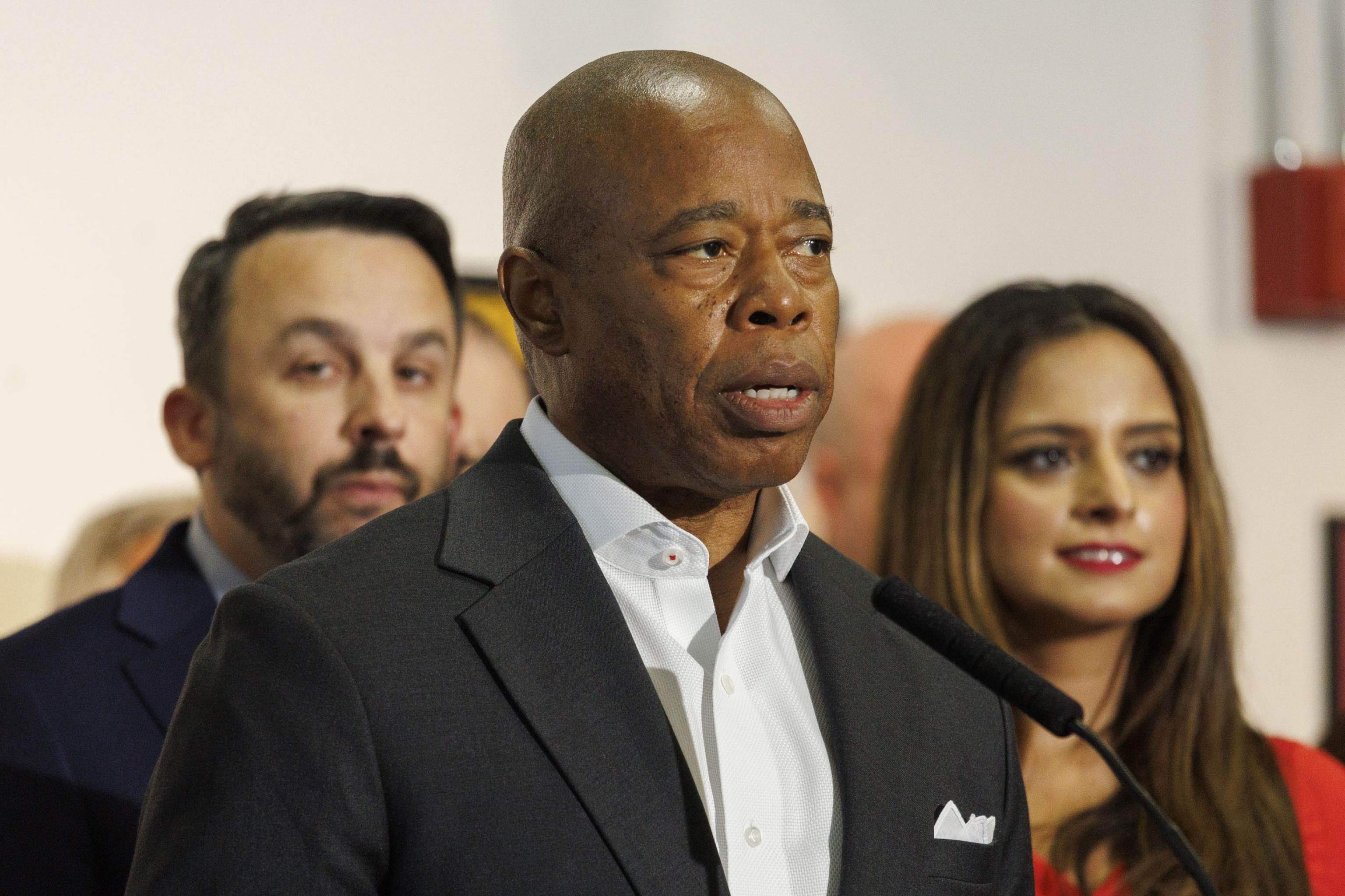 Eric Adams, il primo sindaco di New York incriminato dall’Fbi