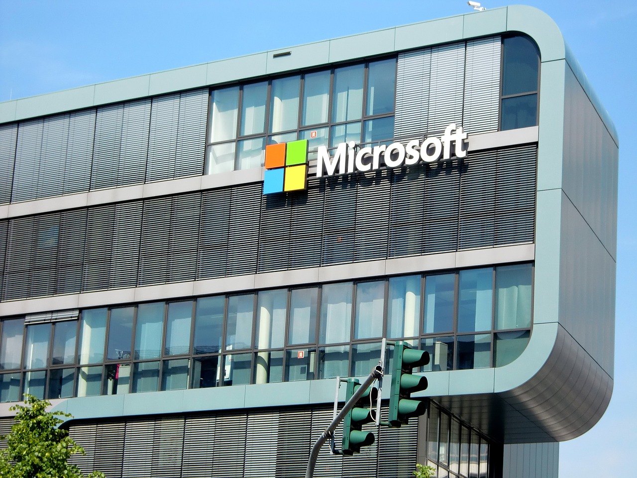 Microsoft investe 4,3 miliardi di euro in Italia