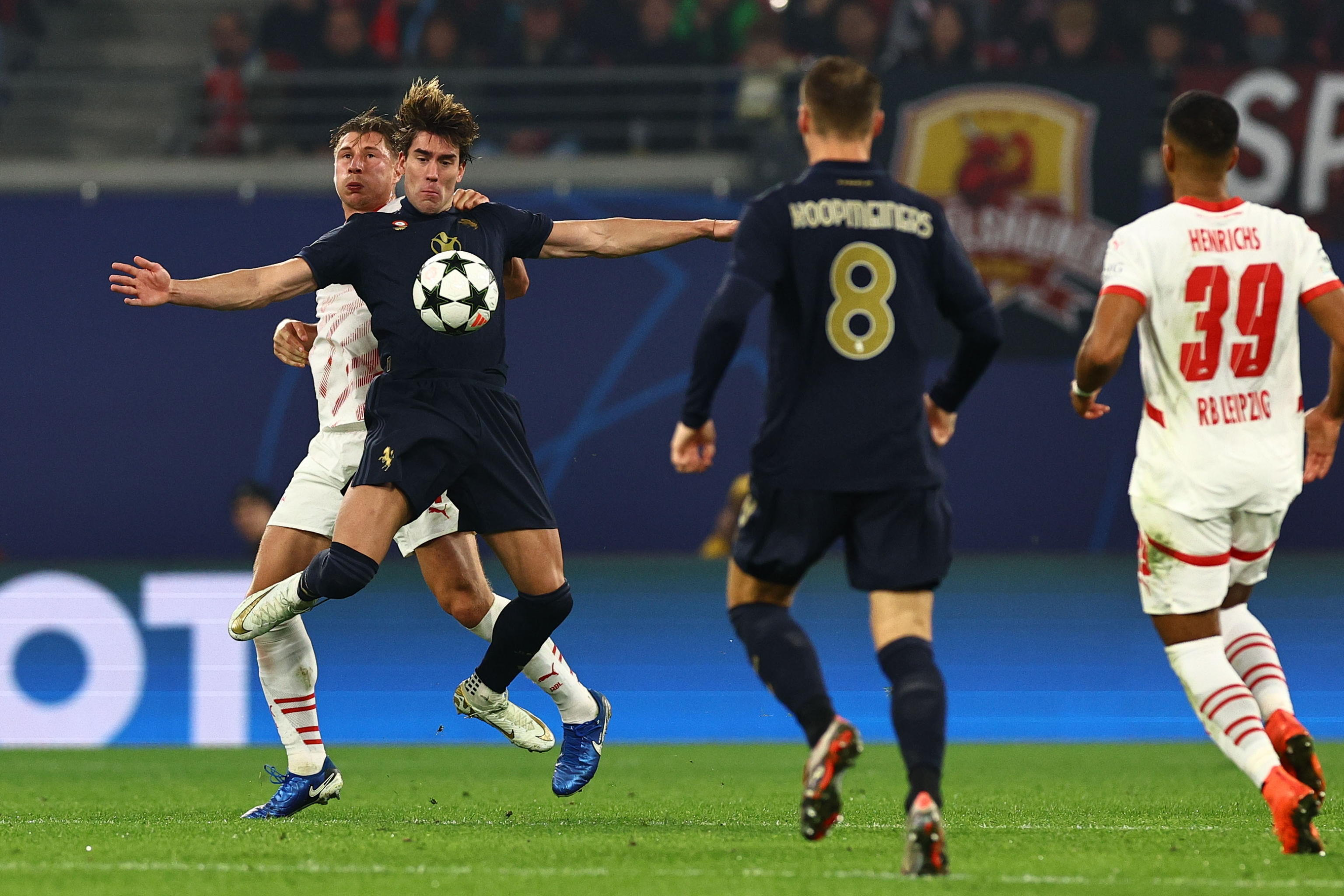 Pazza Juve: vince in 10 a Lipsia ma perde Bremer per la stagione