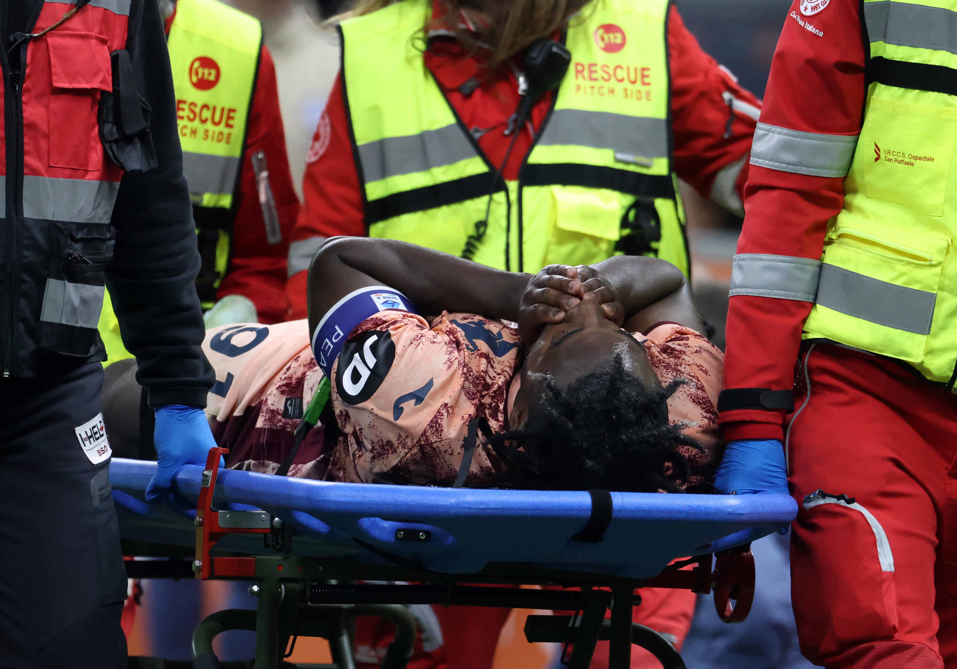 Allarme infortuni, calcio in ginocchio