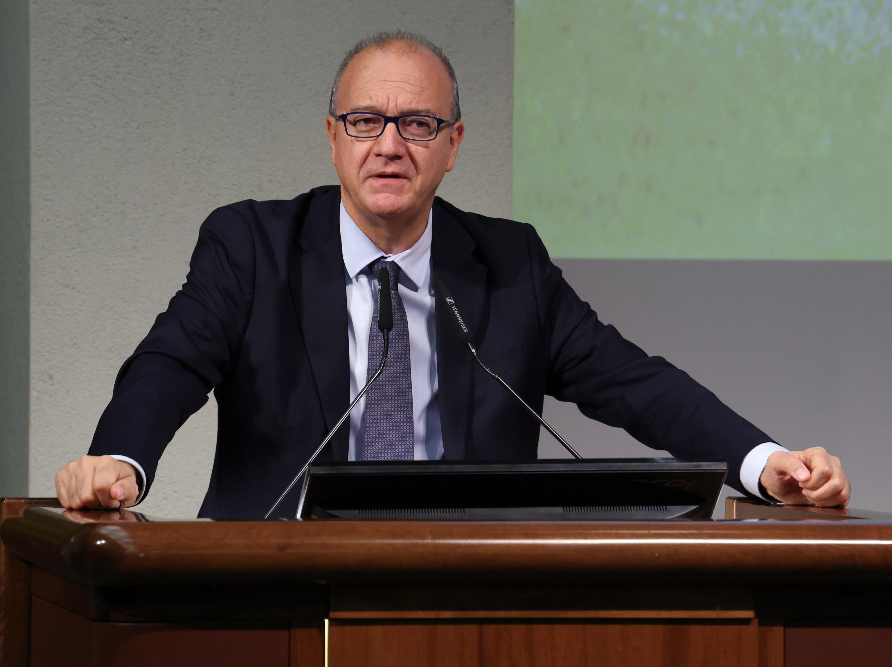 Valditara: “Contro bullismo anche politica faccia autocritica”