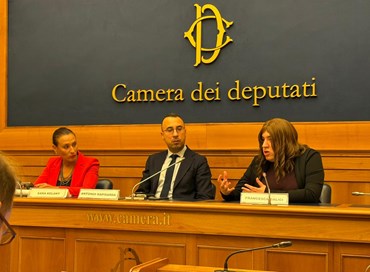 L’invasione: trafficanti di esseri<br>umani e propaganda