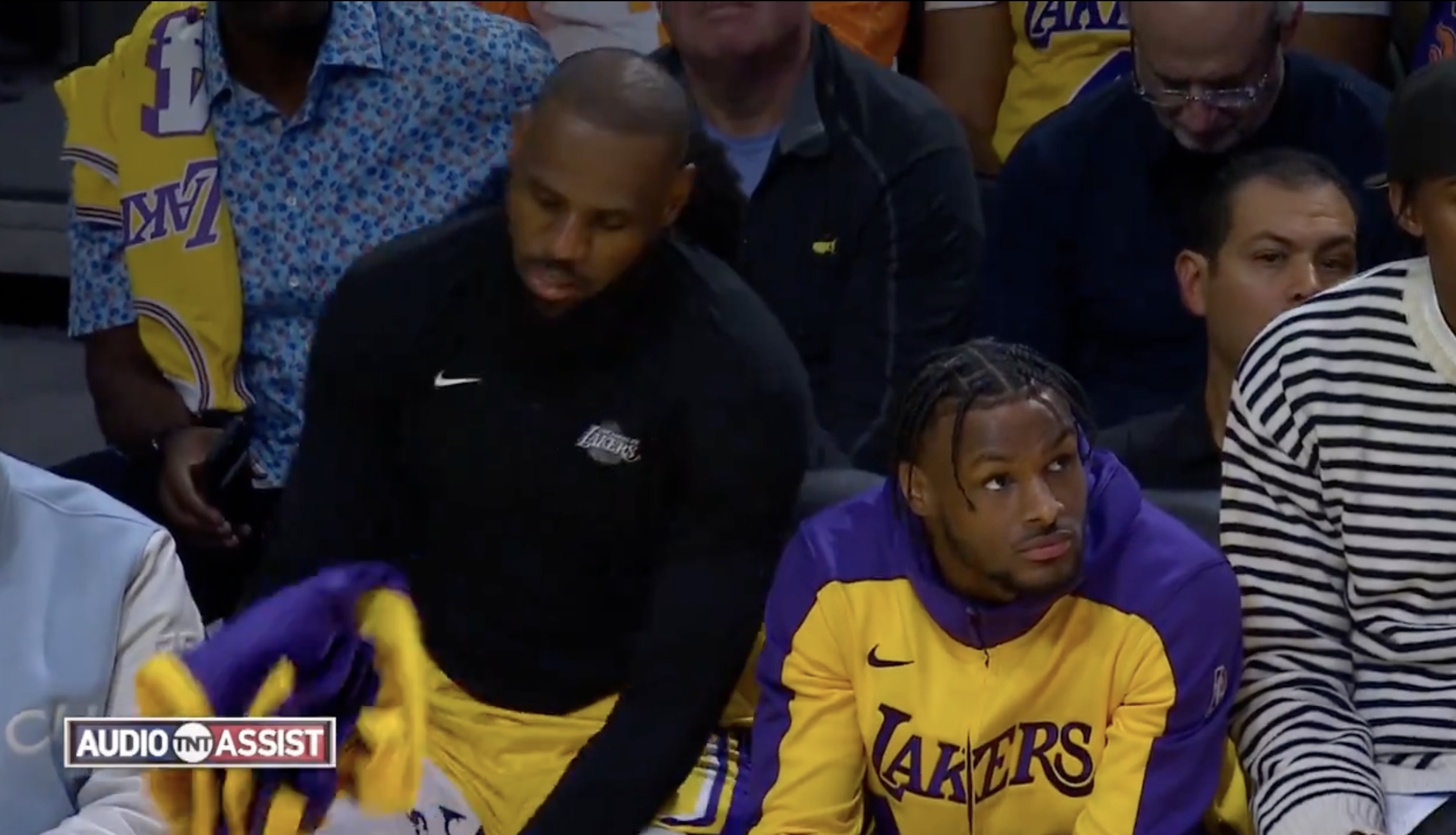 LeBron e Bronny, padre e figlio insieme sul parquet