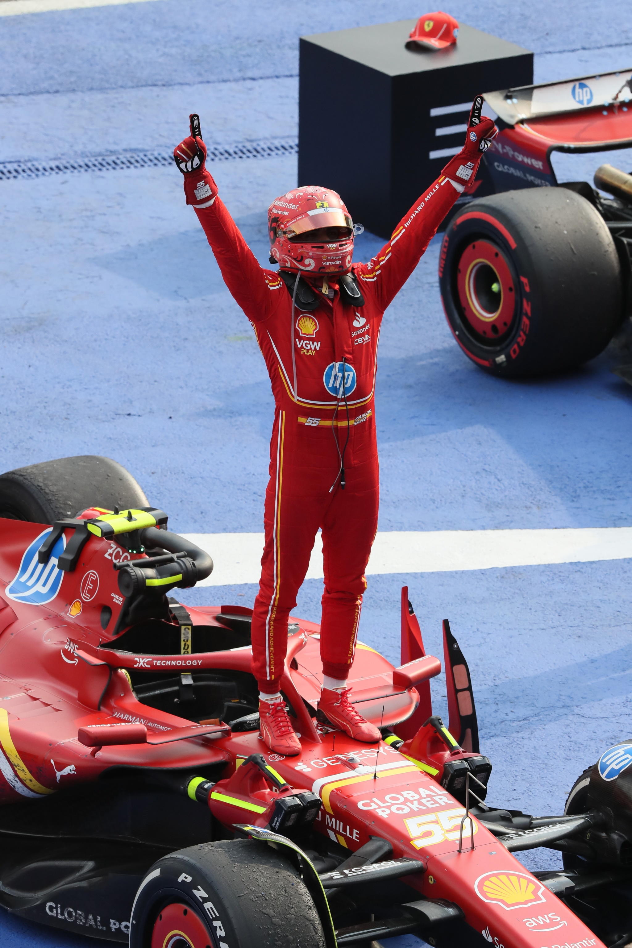 Carlos show in Messico, la Ferrari vince ancora