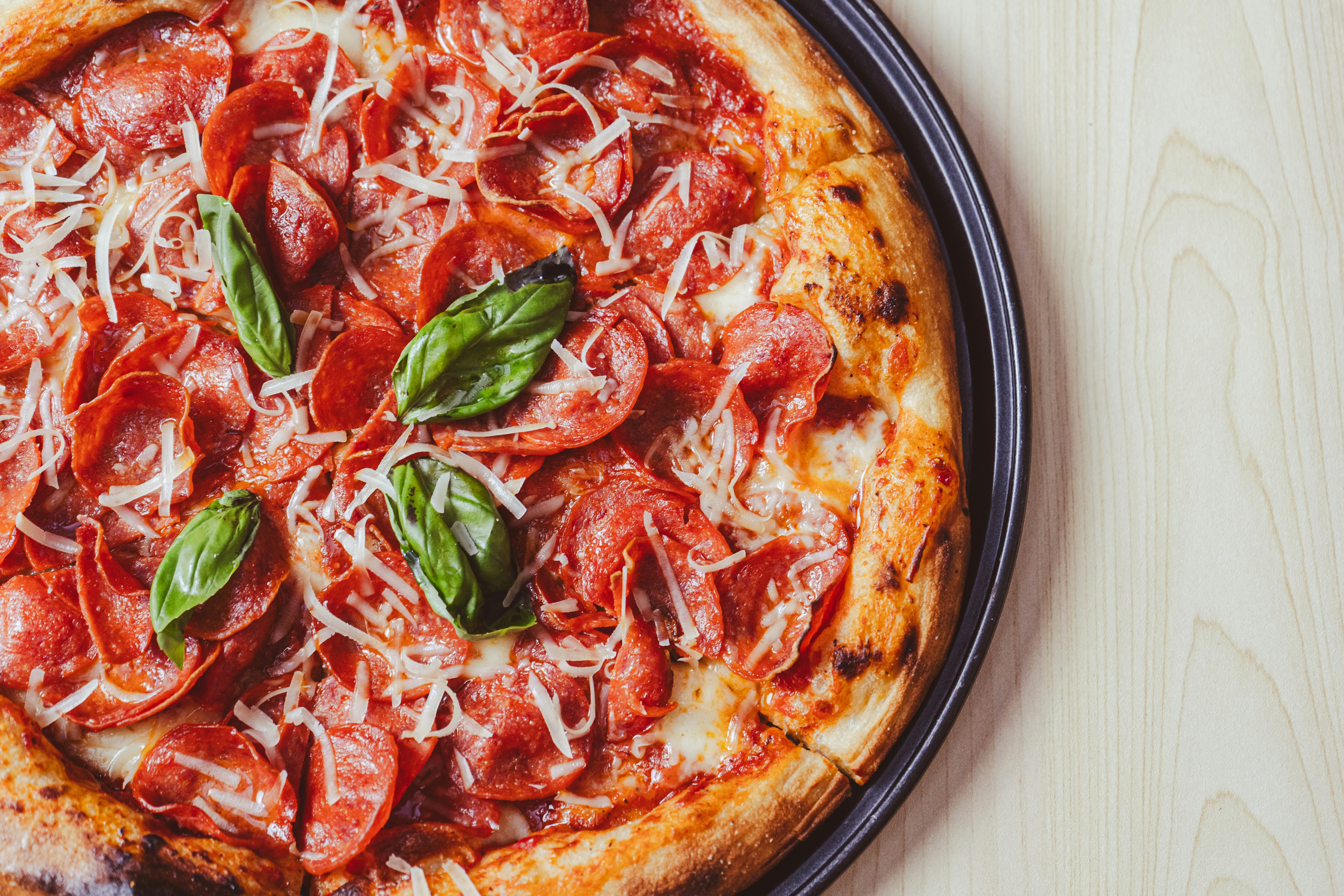 Aprire una pizzeria: dai forni per pizza professionali al menù