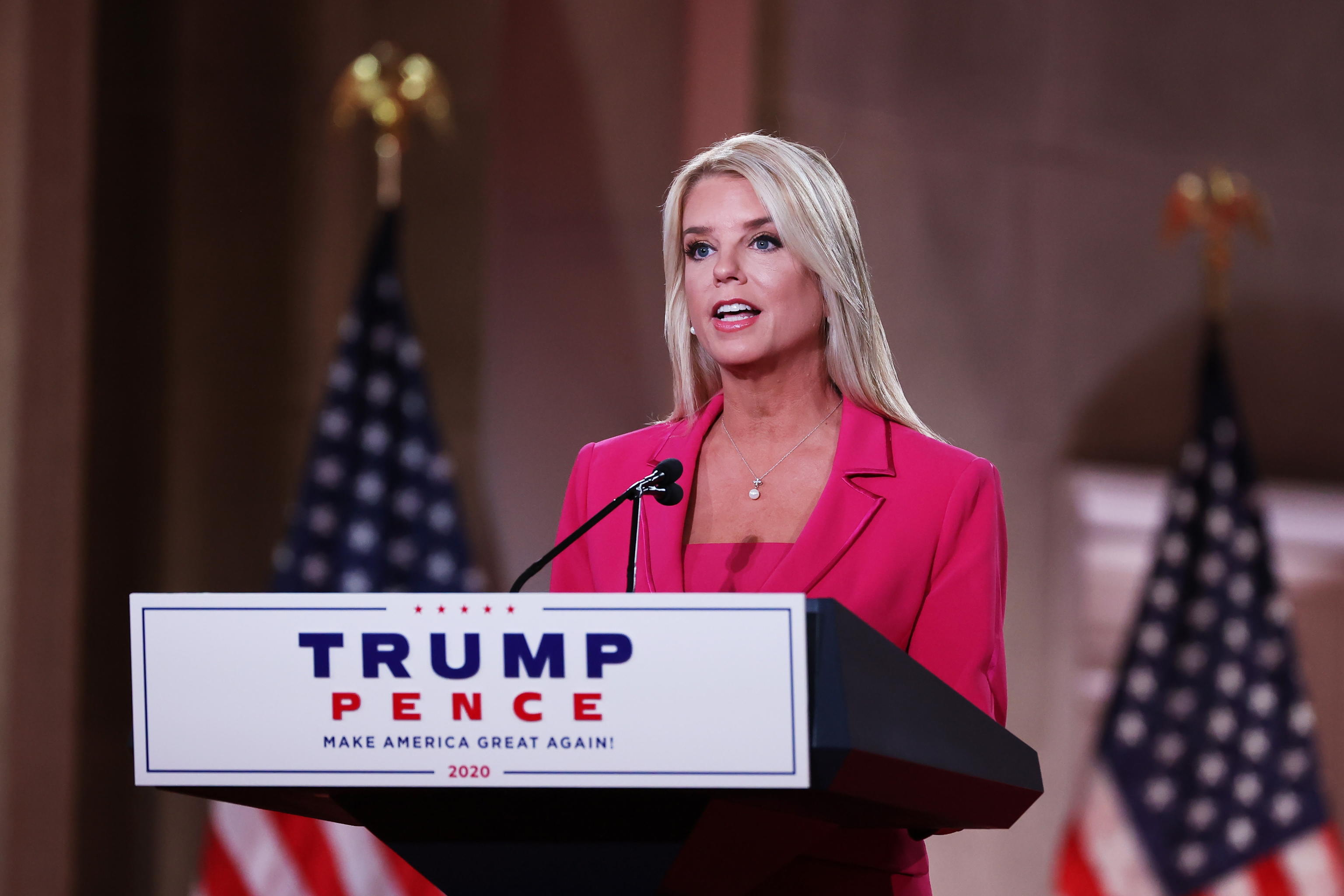 Trump pesca in Florida: vuole Pam Bondi Attorney general