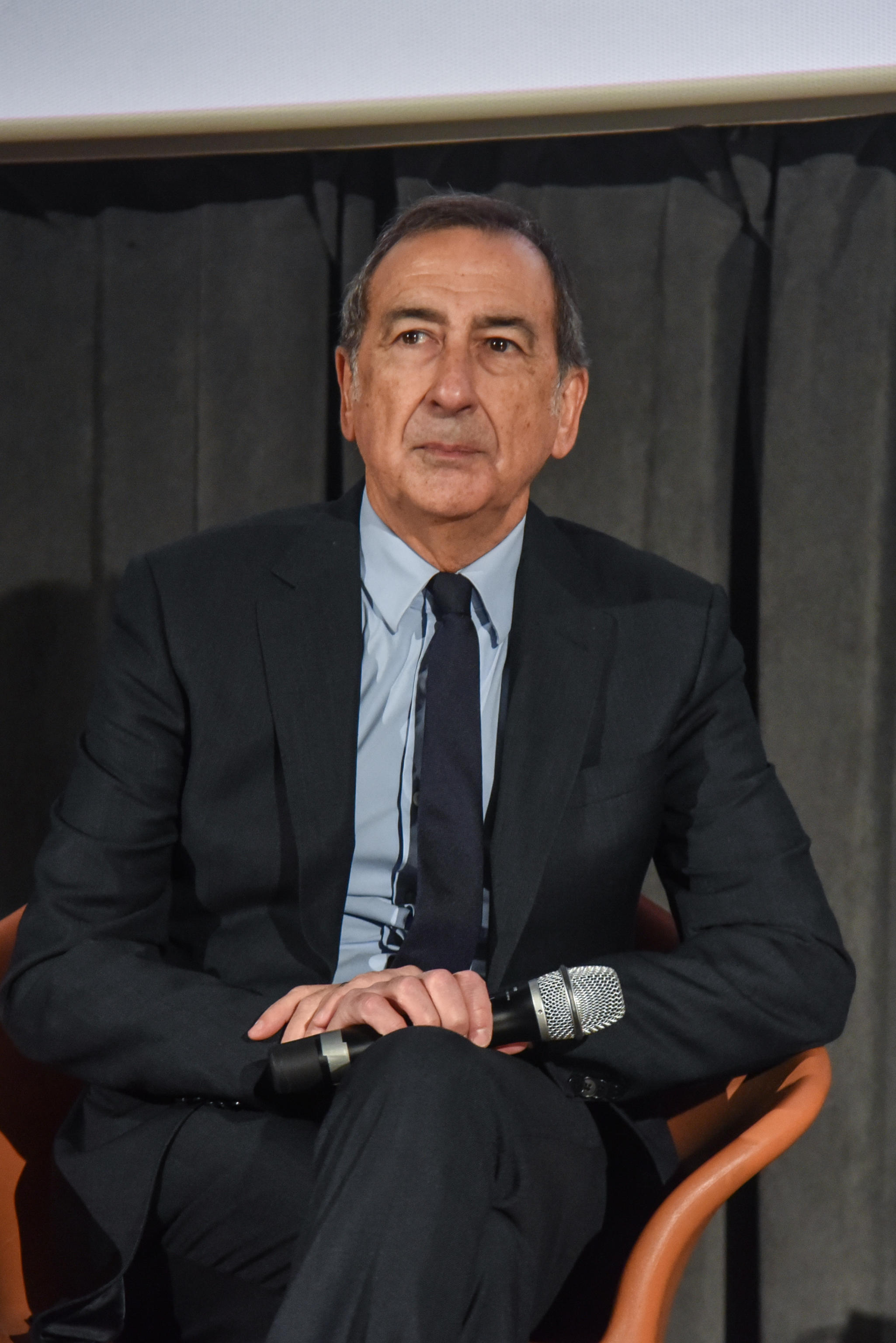 Chicchi alla Lysenko, Milano rotta alla Beppe Sala