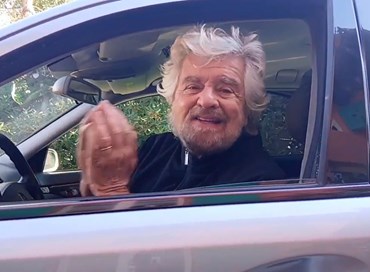 Grillo: “Il M5s è stramorto, fatevi un altro simbolo”