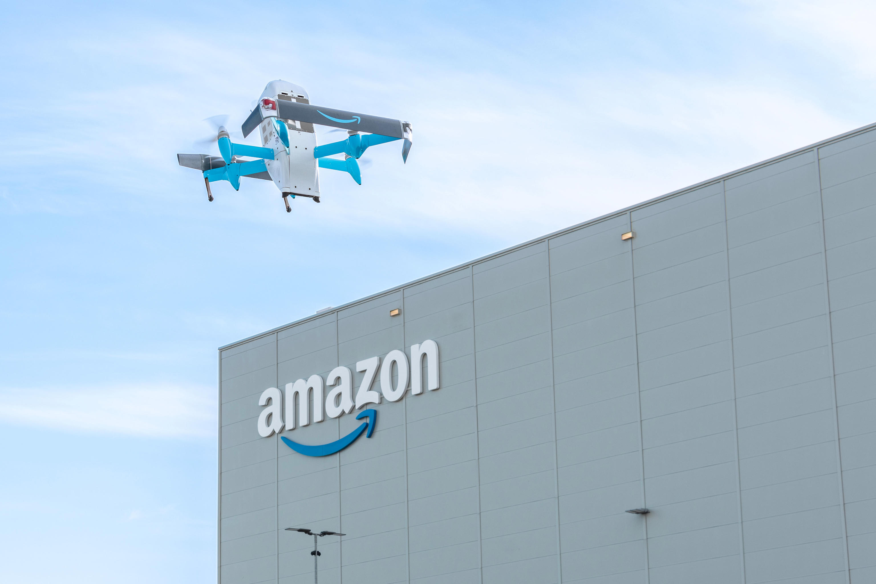 Amazon: ok la prima consegna con drone in Italia