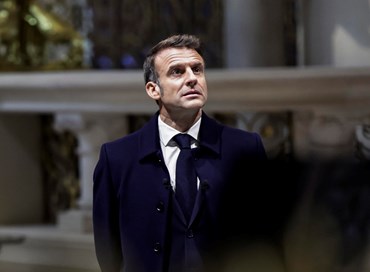 Macron si auto-blinda e consulta i partiti alleati