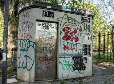 Bagni pubblici a Roma: scarsa efficienza e mancato decoro