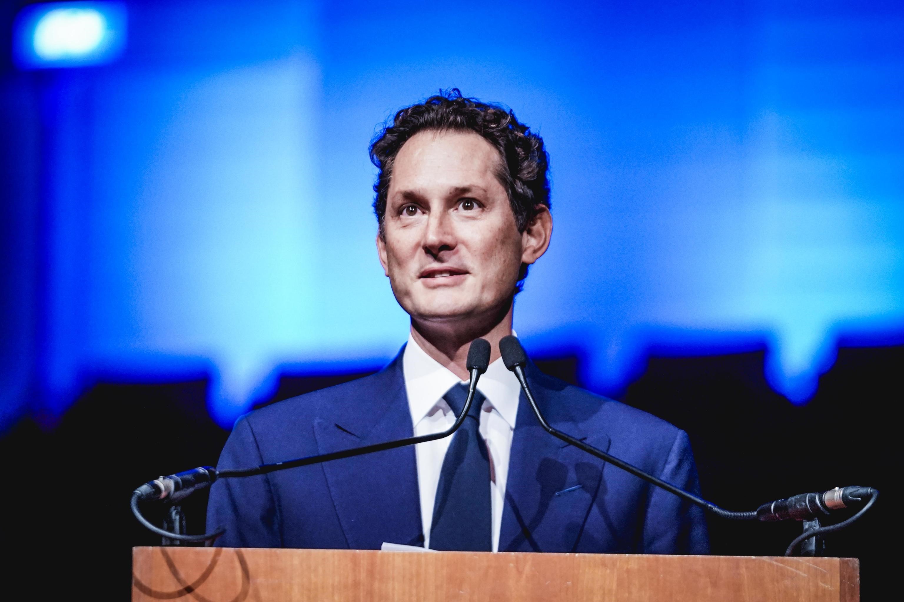 John Elkann si libera dei quotidiani locali