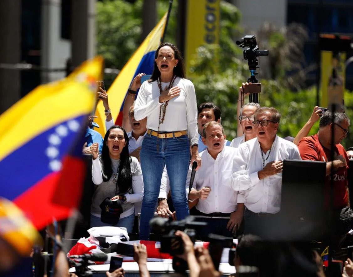 Caos Venezuela, Maduro contro tutti