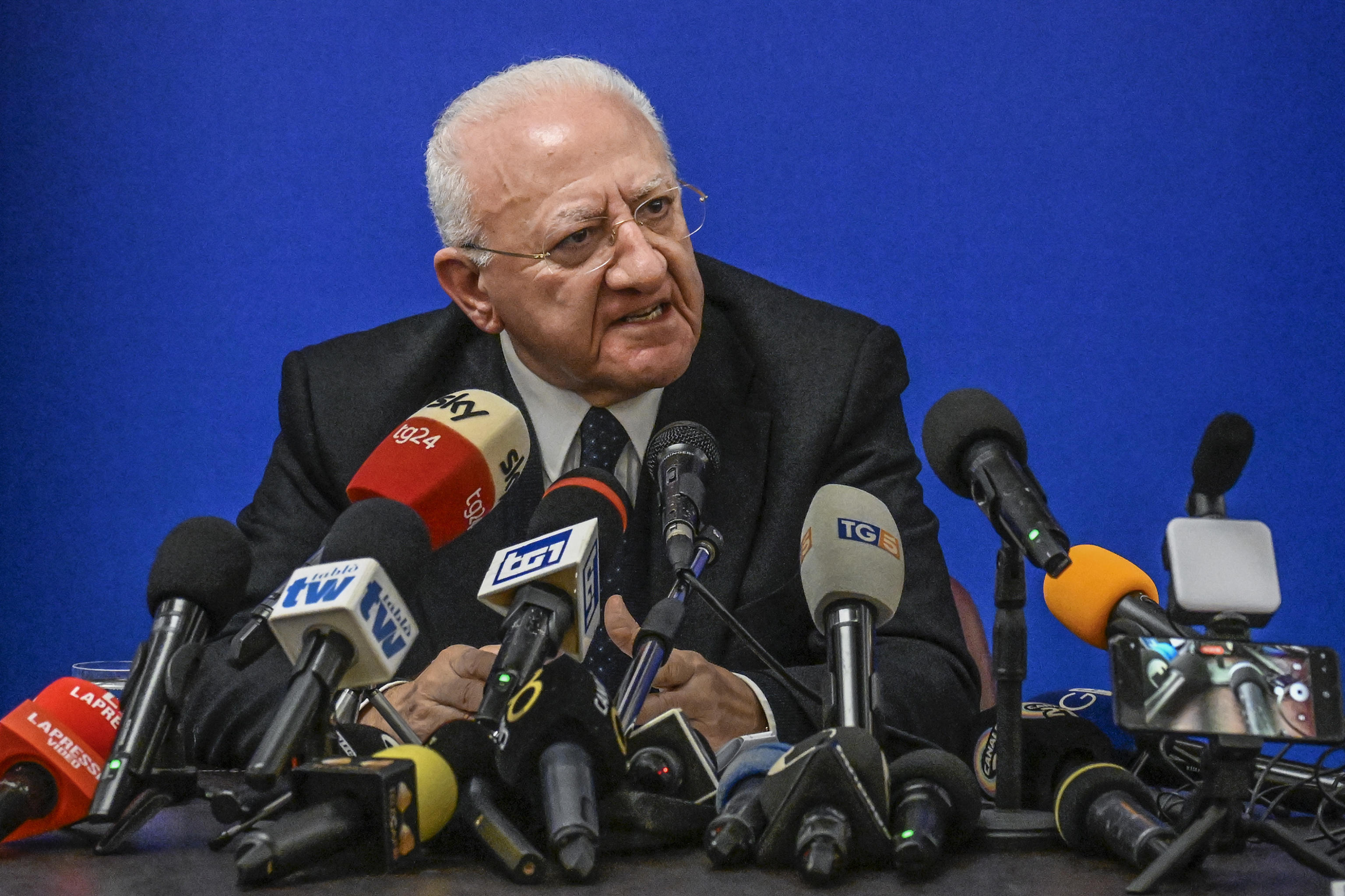 Terzo mandato, De Luca: “Vado avanti, la mia posizione non cambia”