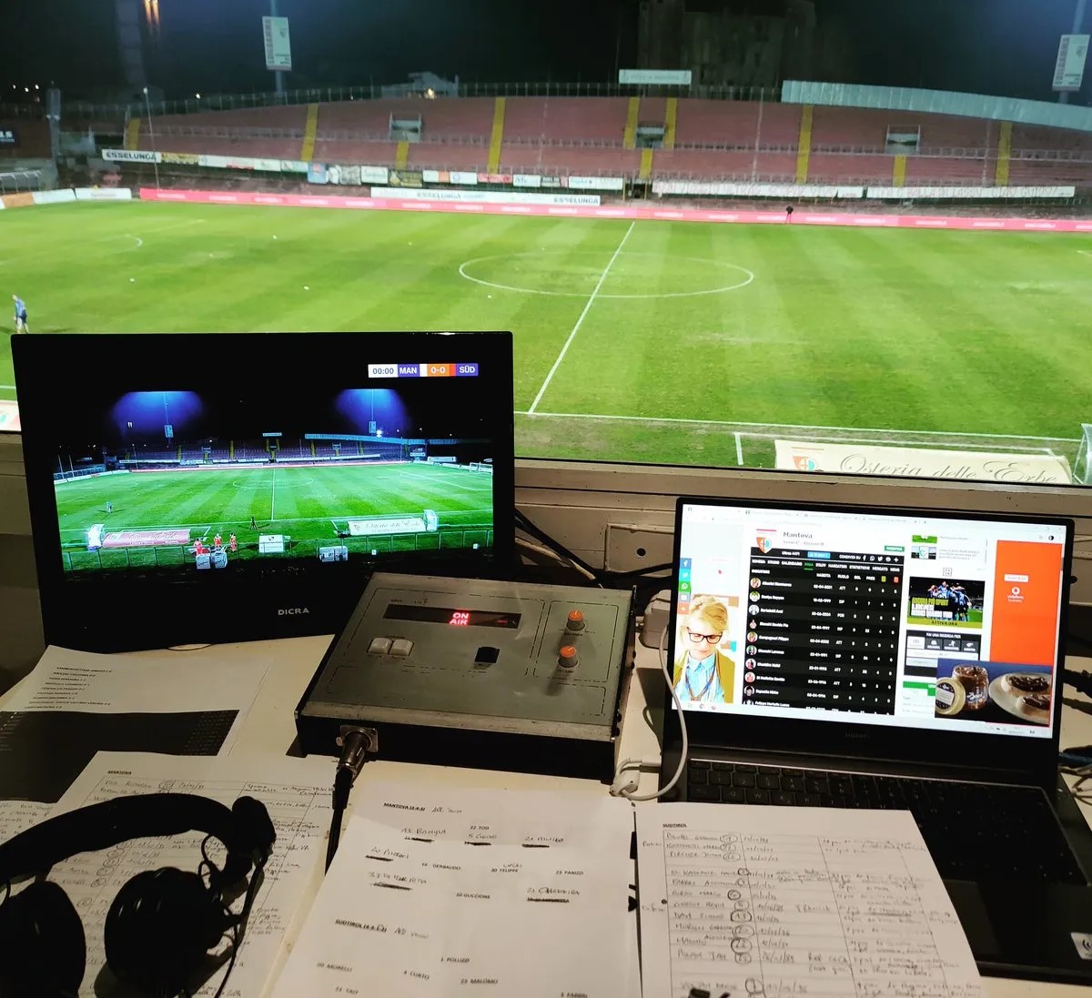 Circoletto nero ai cronisti tappetari