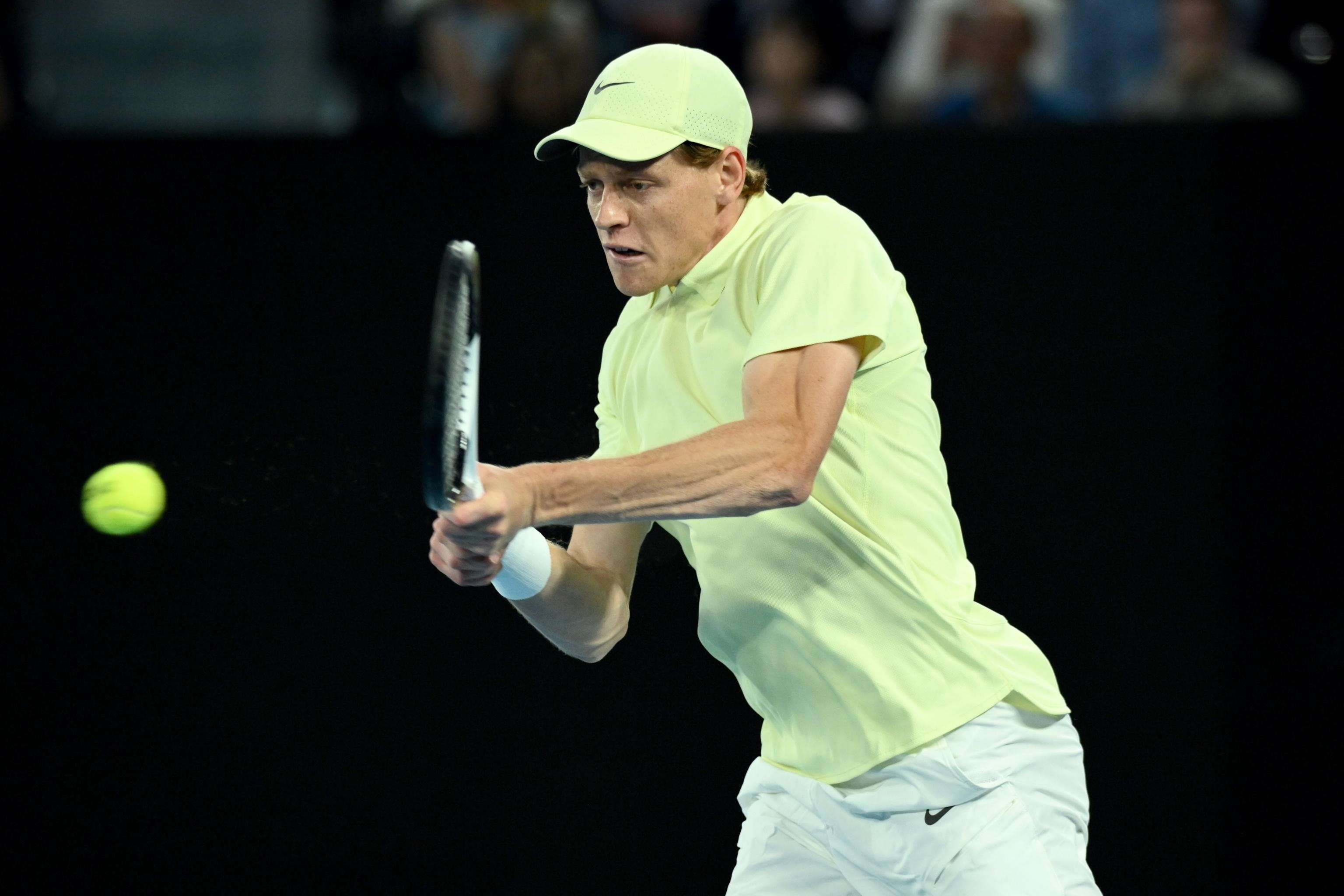 Sinner in scioltezza su De Minaur, Sonego eliminato