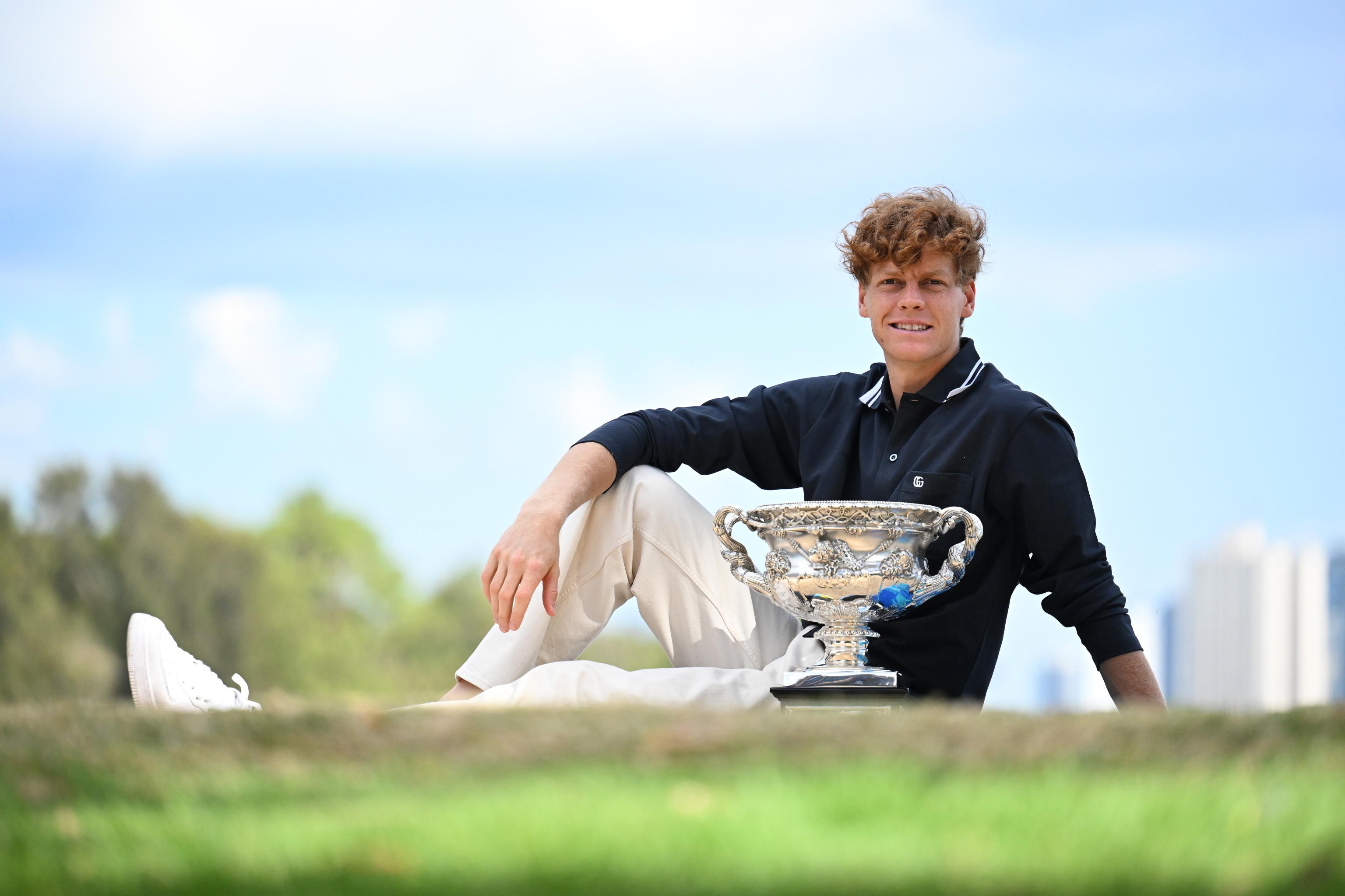 Sinner trionfa a Melbourne, un anno dopo