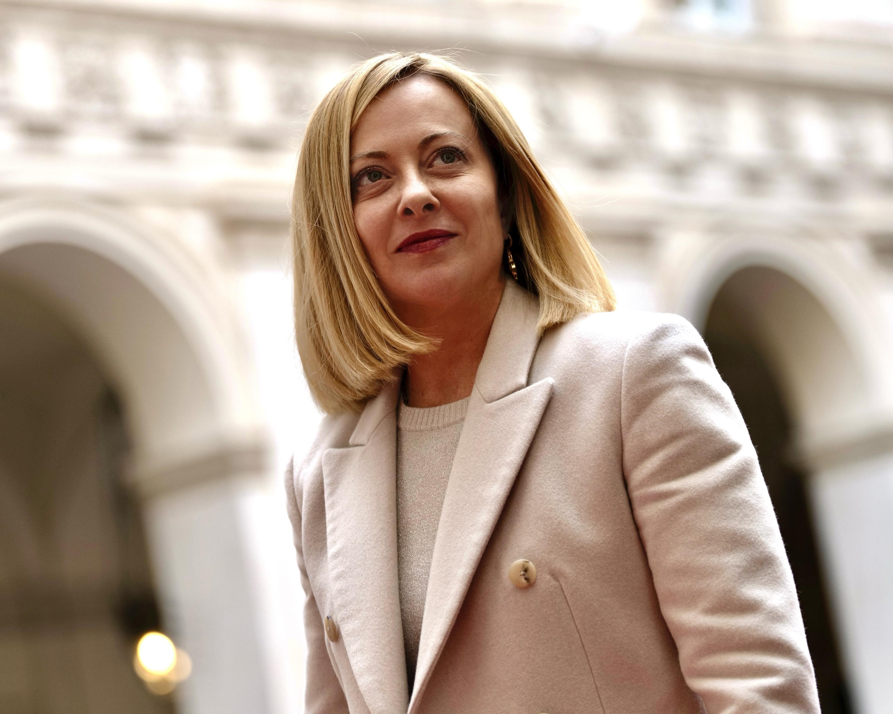 Tra asteroidi, diete erotiche e toghe di setta