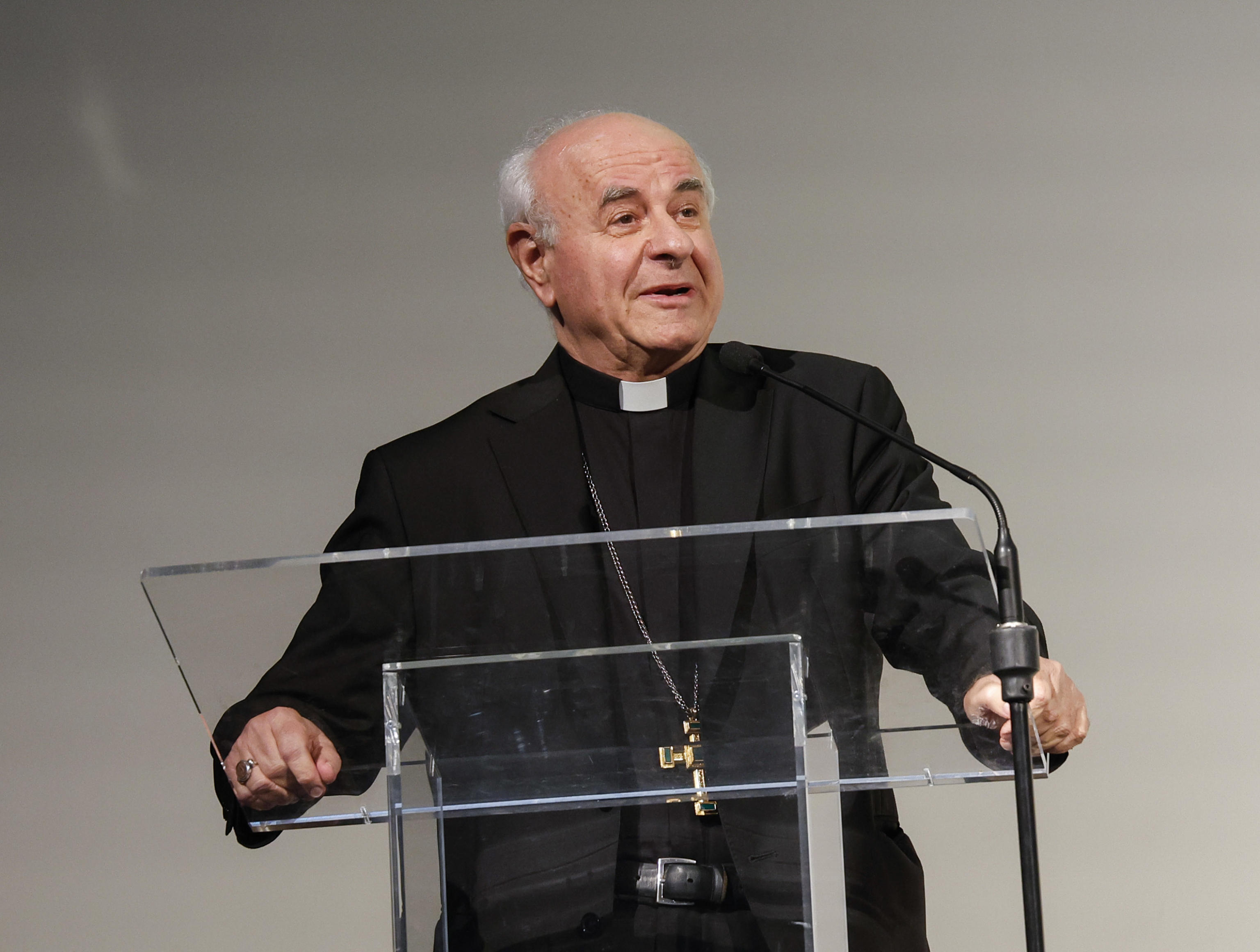 Monsignor Paglia: “Sul Papa notizie positive ma corvi speculano”