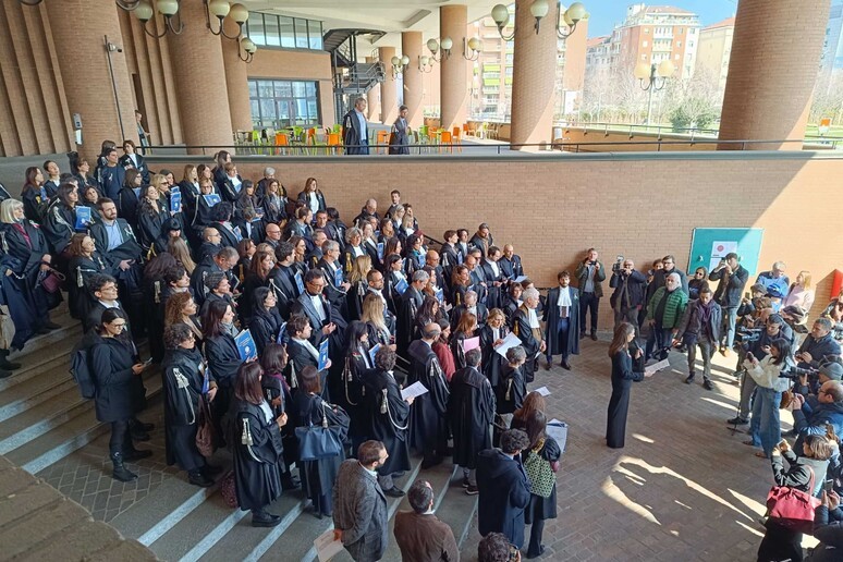 La pagliacciata delle toghe