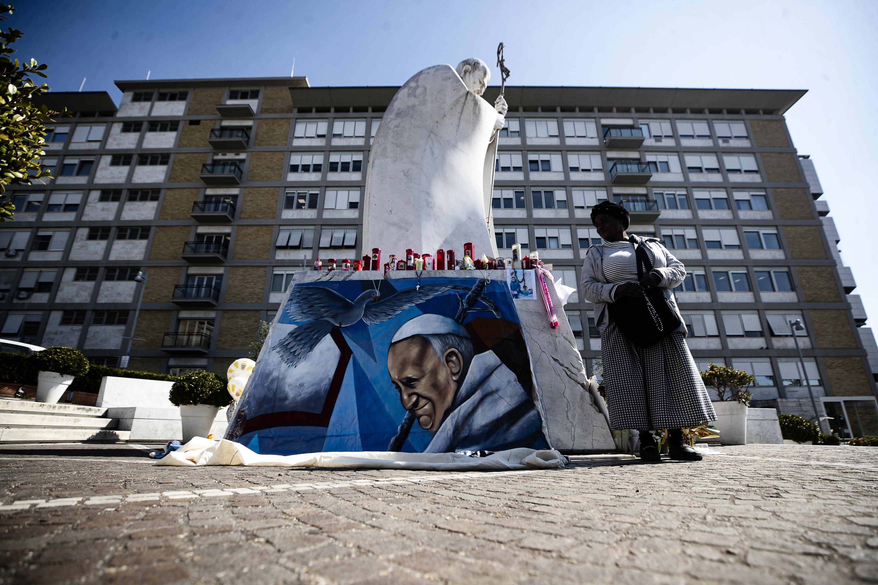 Papa Francesco, sciolta la prognosi ma resta la prudenza