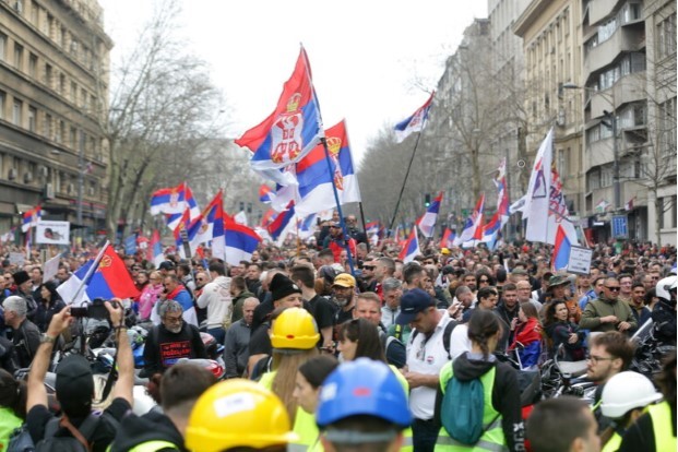Serbia, 300mila manifestanti contro il presidente Vučić