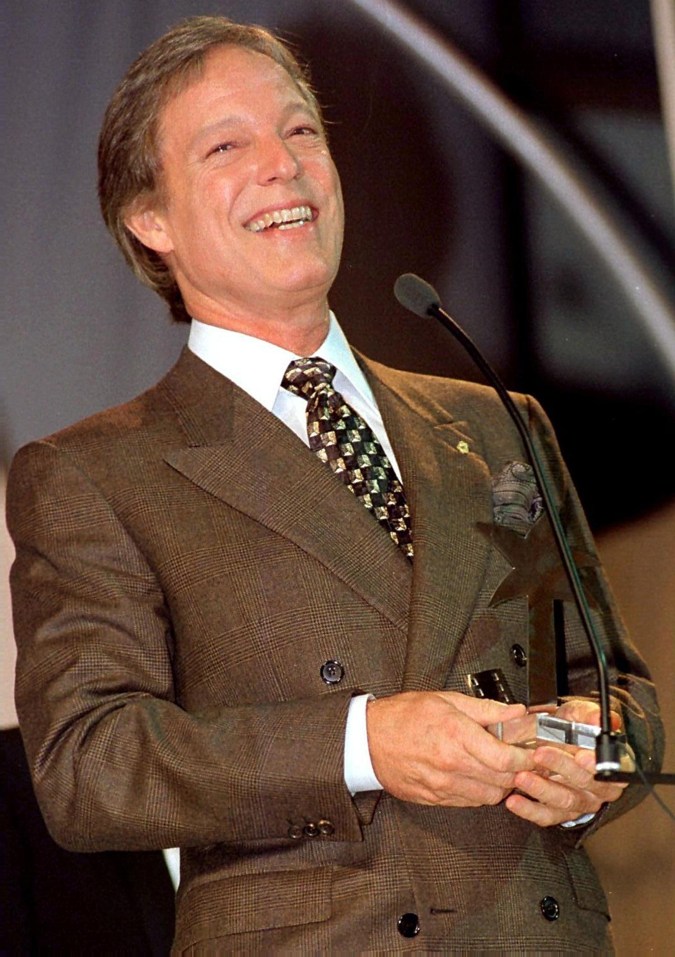 Addio a Richard Chamberlain, padre Ralph di “Uccelli di rovo”