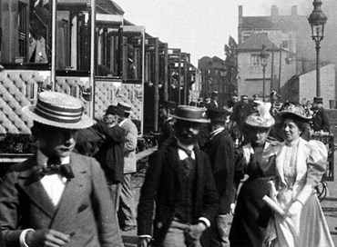 Omaggio ai Lumière e alla loro magnifica ossessione chiamata “cinema”