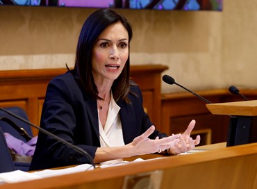 Carfagna: “Contro violenza sulle donne prevenzione nelle scuole”