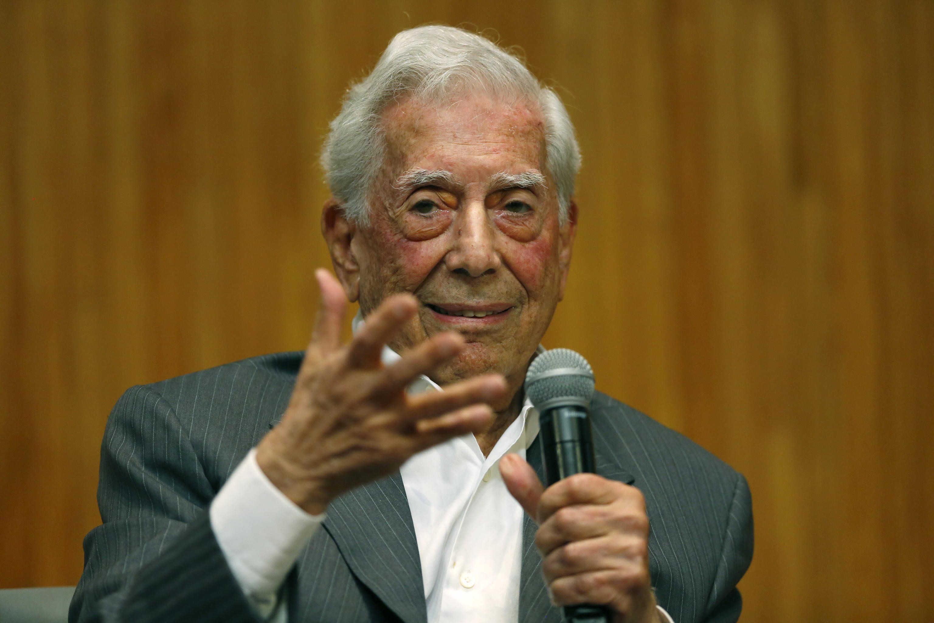 Addio a Mario Vargas Llosa, Nobel della letteratura oltre le ideologie