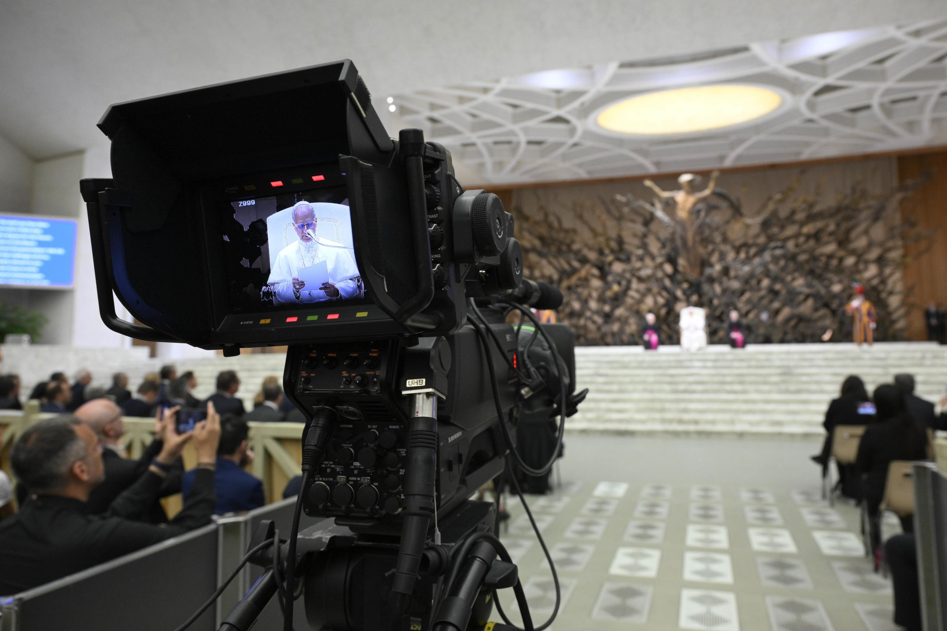 Il papa ai giornalisti: cercare la verità