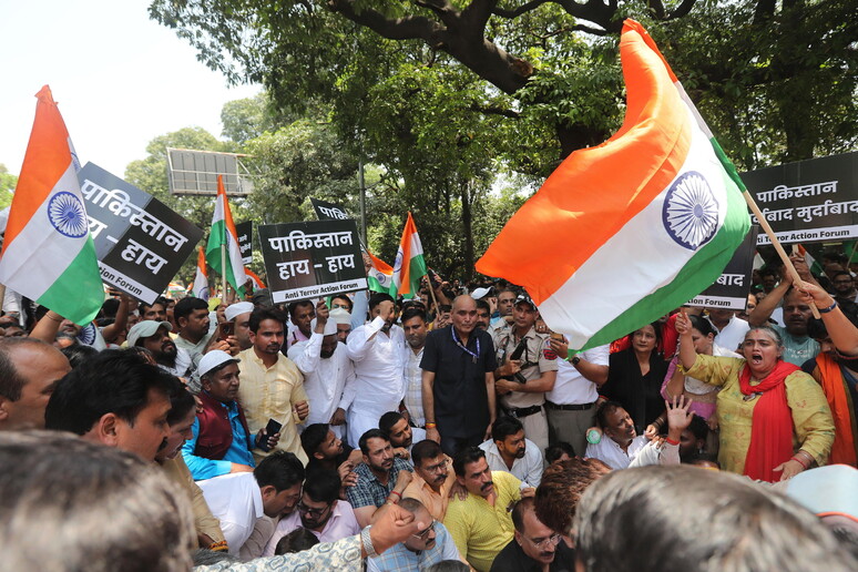 Per un po’ di Kashmir addio a Ghandi 