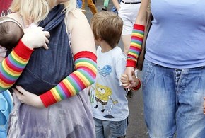 Due madri per un bambino? Non esistono “diritti” contro la legge di natura