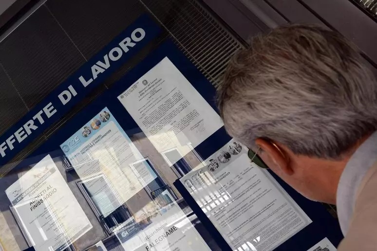 Disoccupazione ancora in calo in Italia