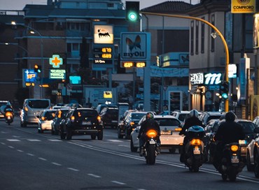 La mobilità nei 10 capoluoghi più popolosi d’Italia: troppe auto!
