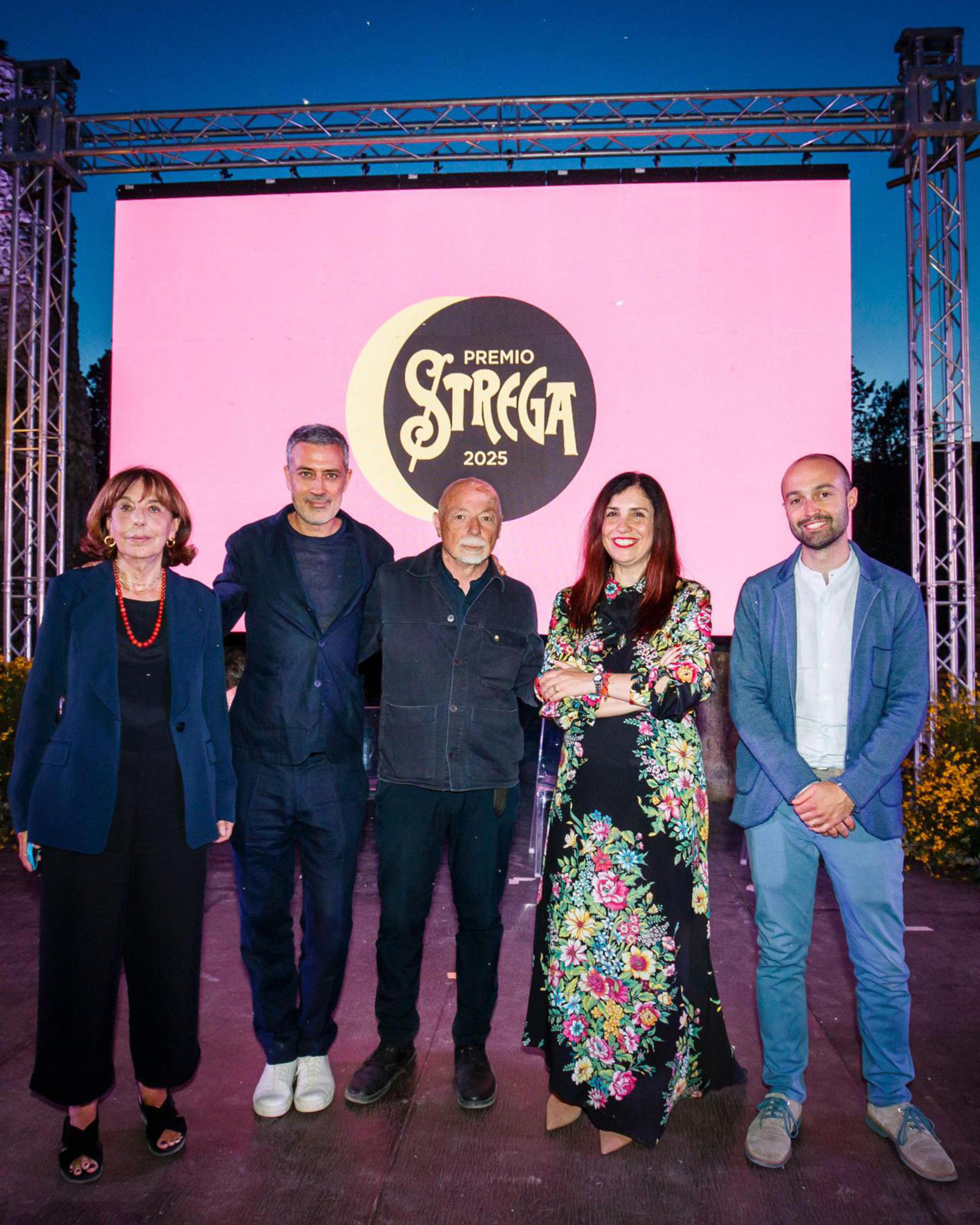 Strega 2025, Andrea Bajani guida la cinquina