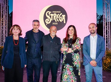 Strega 2025, Andrea Bajani guida la cinquina