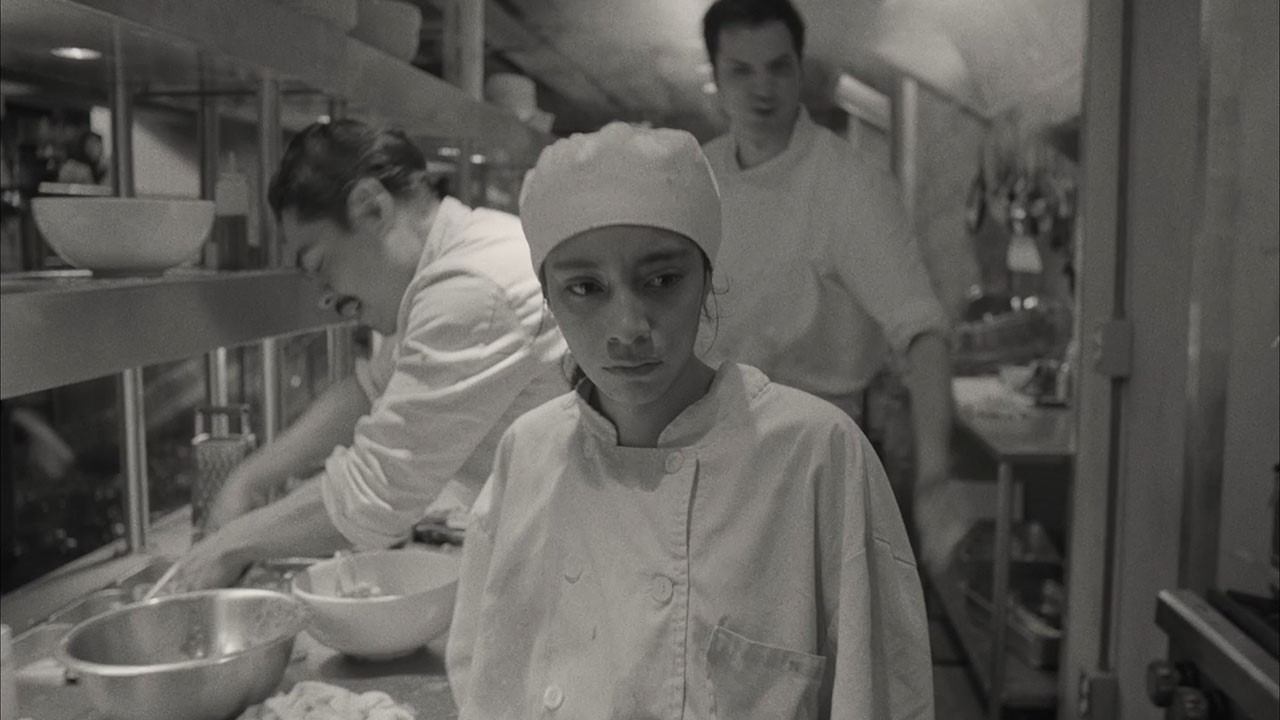 “Aragoste a Manhattan”, le disavventure di un gruppo di immigrati irregolari