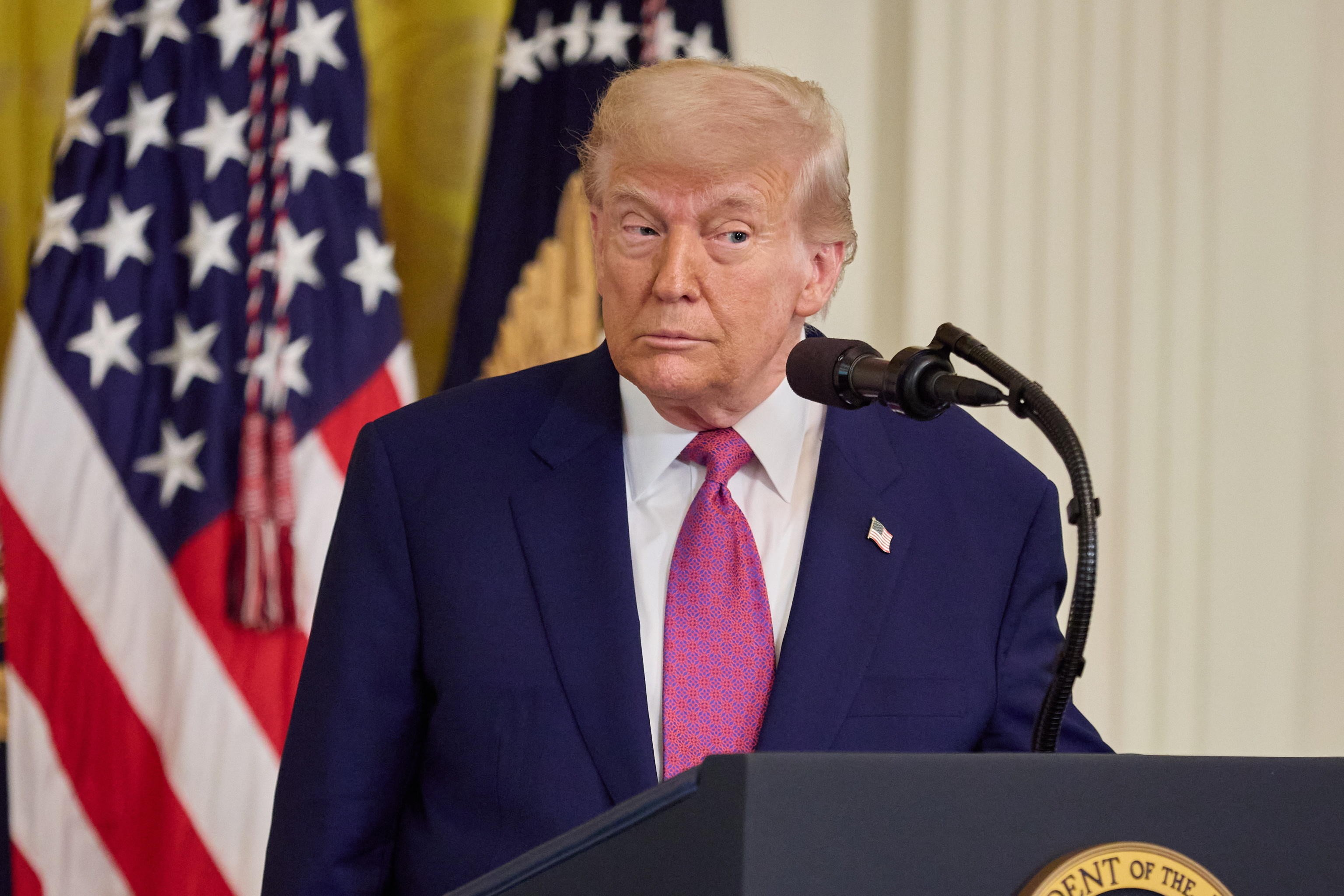 Trump e l’immigrazione clandestina: pugno di ferro senza guanto di velluto