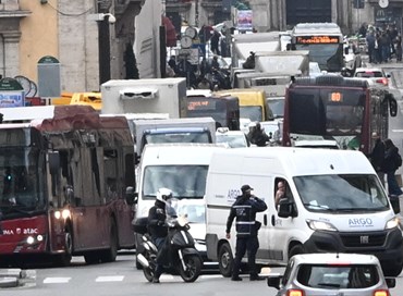 Perché a Milano e a Genova ci sono meno auto rispetto ad altre città?