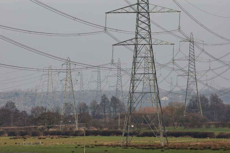 Torino al buio: la luce spenta dalla politica