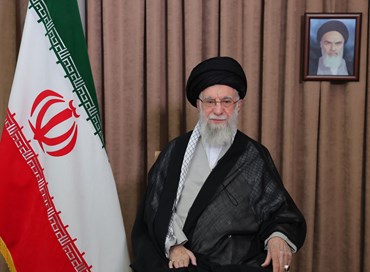 Khamenei abdica e cede il passo ai nuovi Pasdaran declericalizzati
