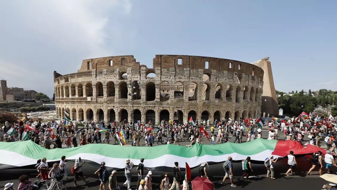 I pacifisti amano le dittature e odiano le democrazie